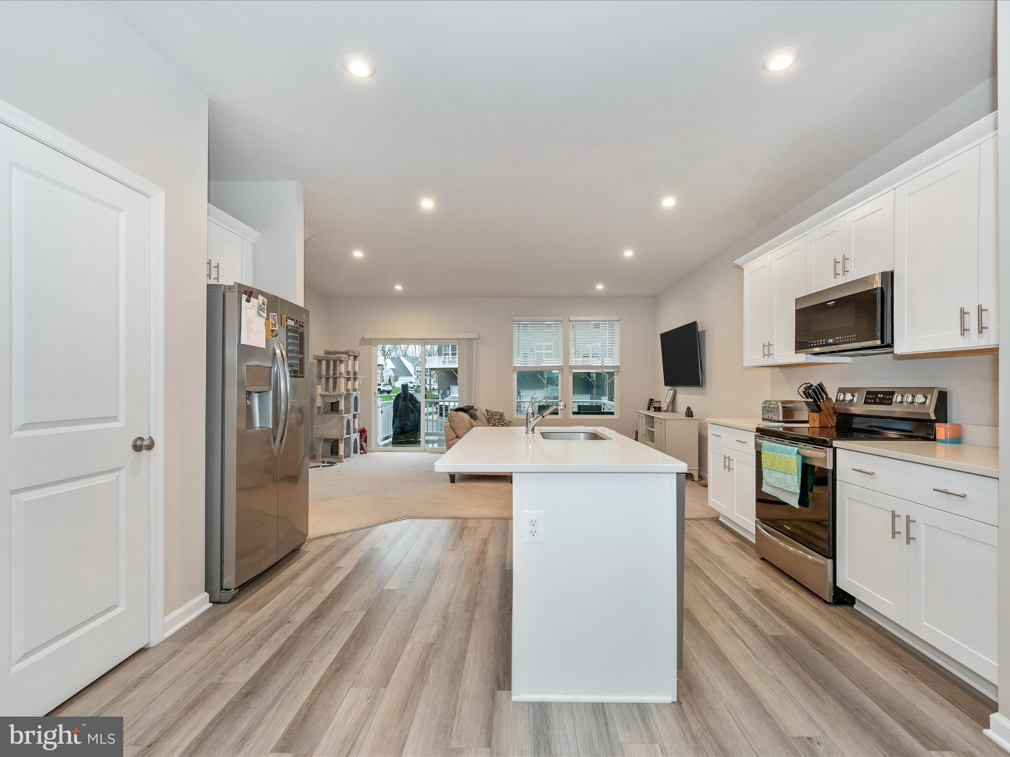 PRESIDENTS POINTE - Residential