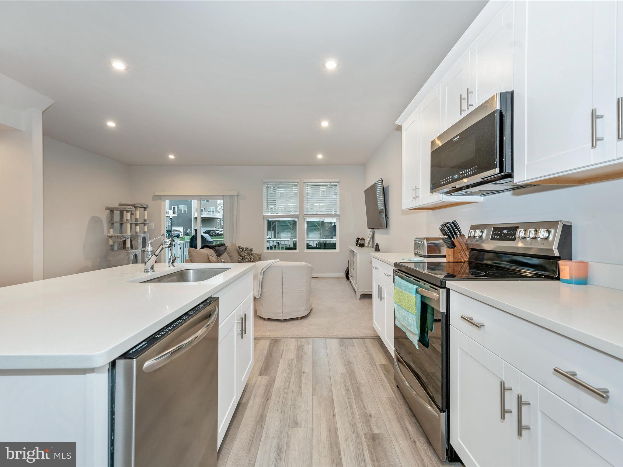 PRESIDENTS POINTE - Residential