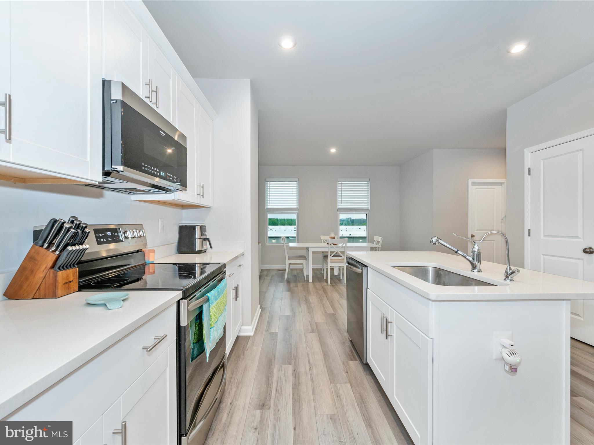 PRESIDENTS POINTE - Residential