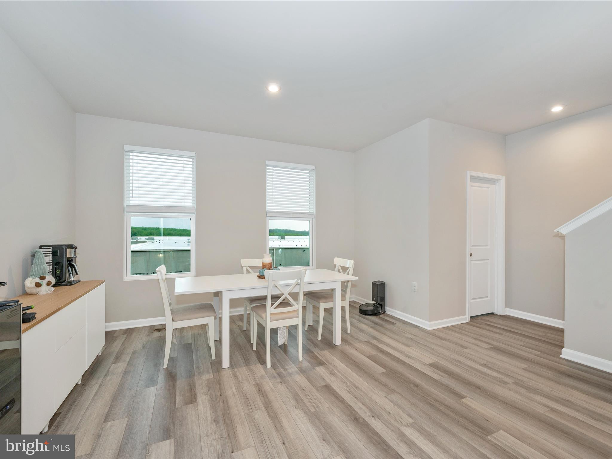 PRESIDENTS POINTE - Residential