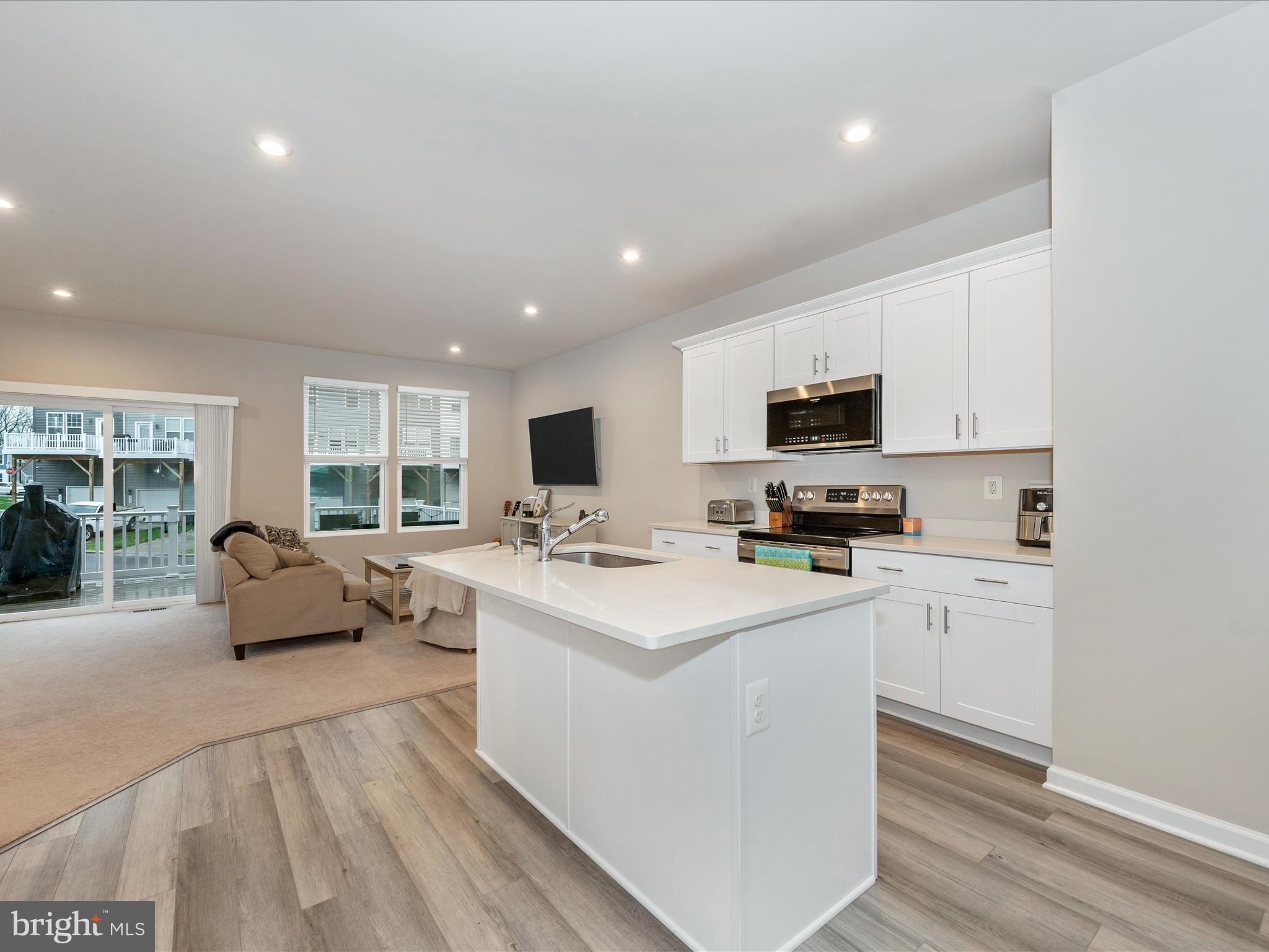 PRESIDENTS POINTE - Residential