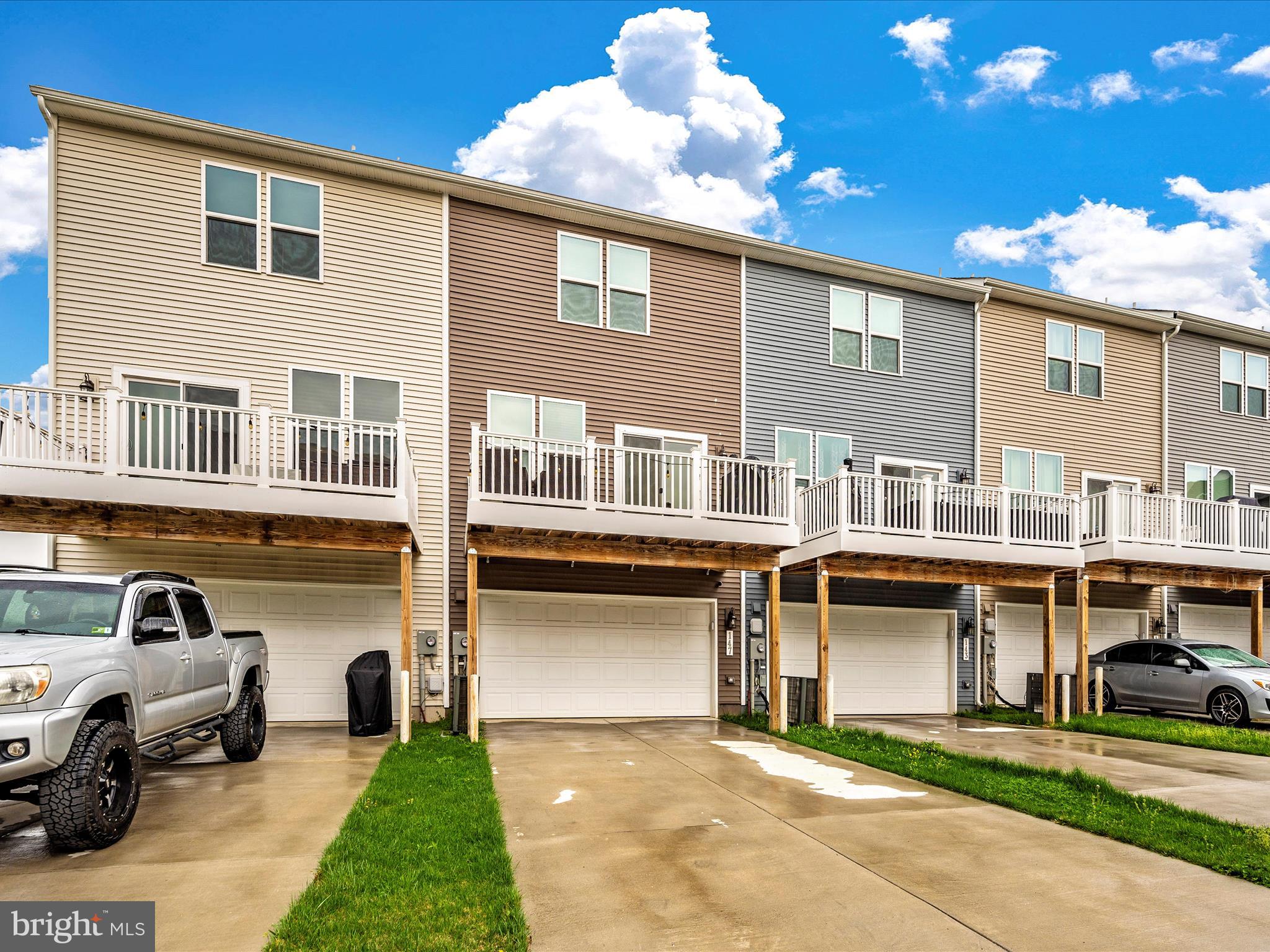 PRESIDENTS POINTE - Residential