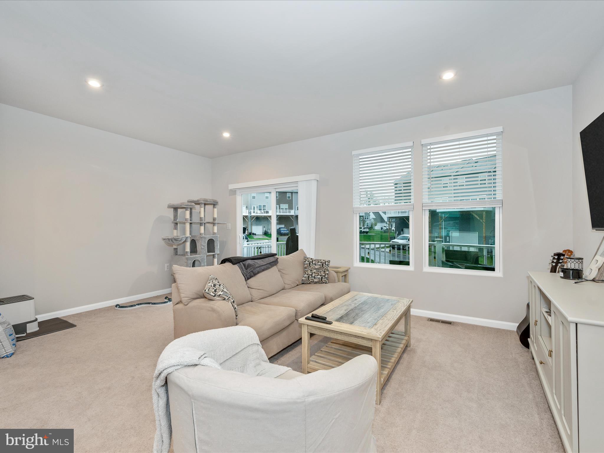 PRESIDENTS POINTE - Residential