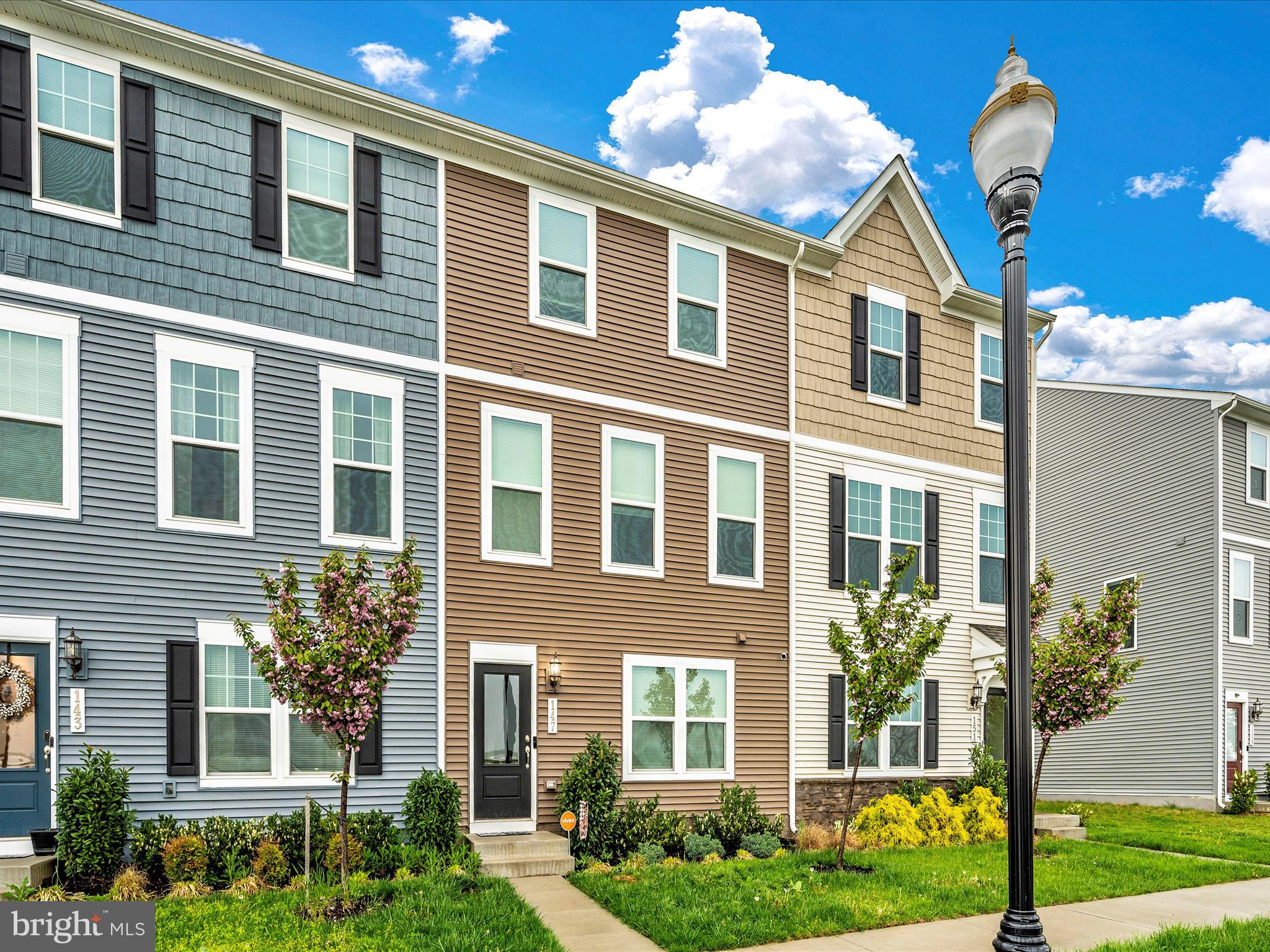 PRESIDENTS POINTE - Residential