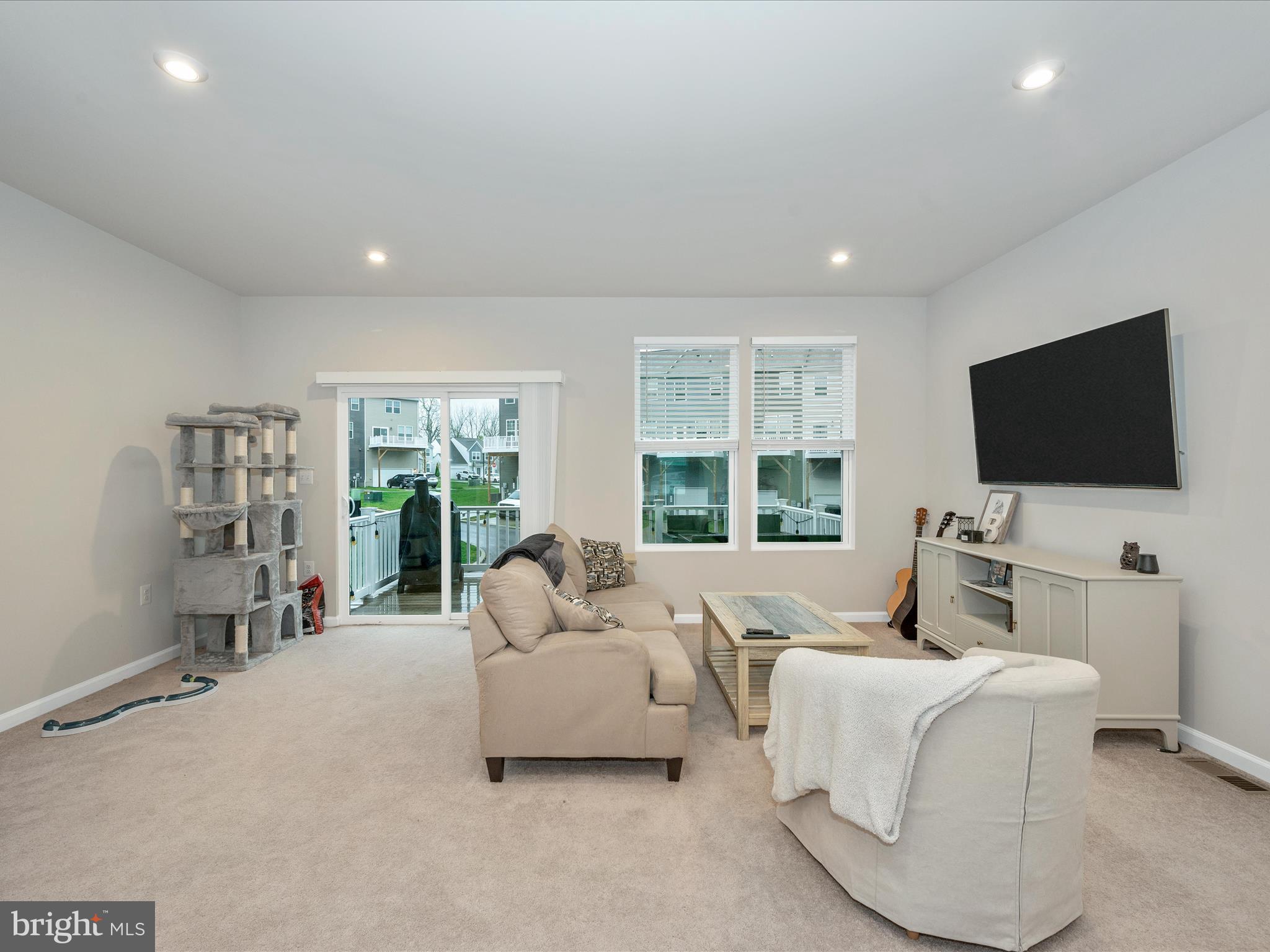 PRESIDENTS POINTE - Residential