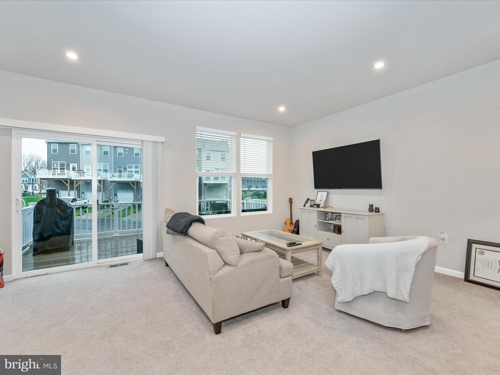 PRESIDENTS POINTE - Residential