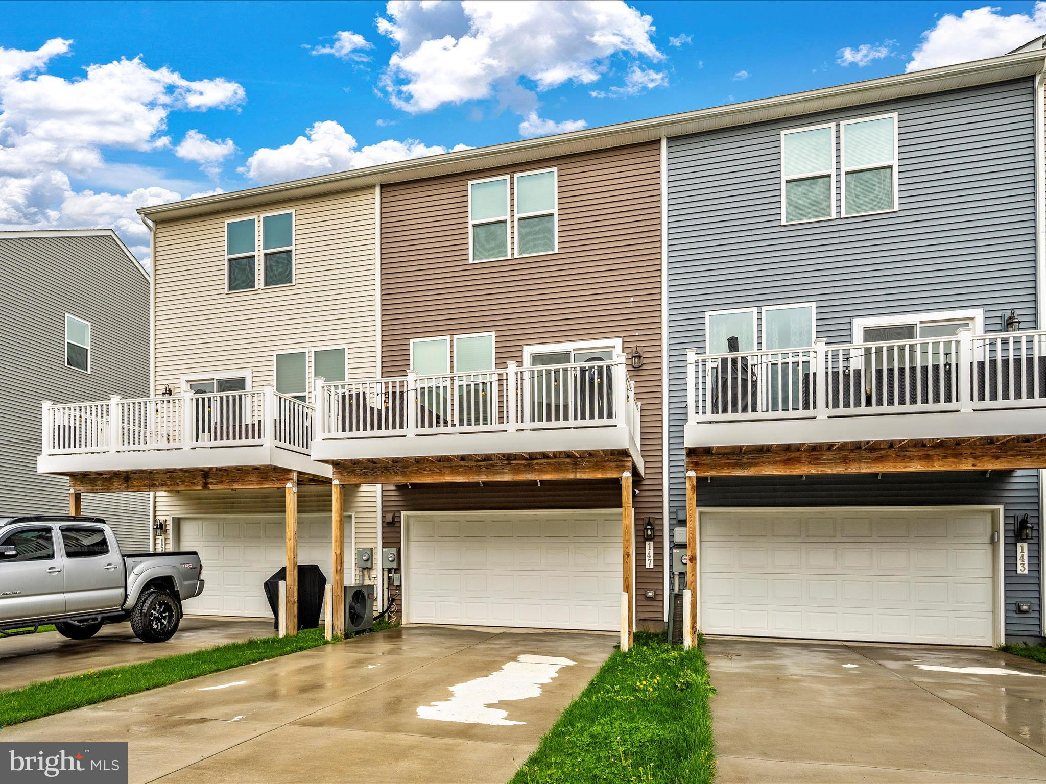 PRESIDENTS POINTE - Residential