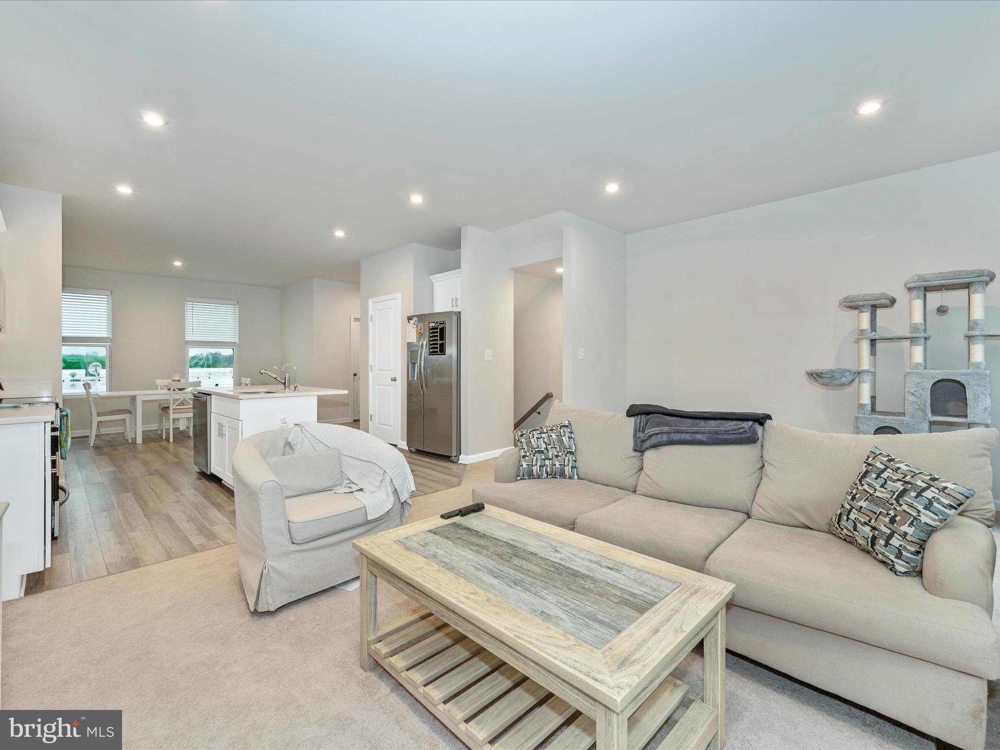 PRESIDENTS POINTE - Residential