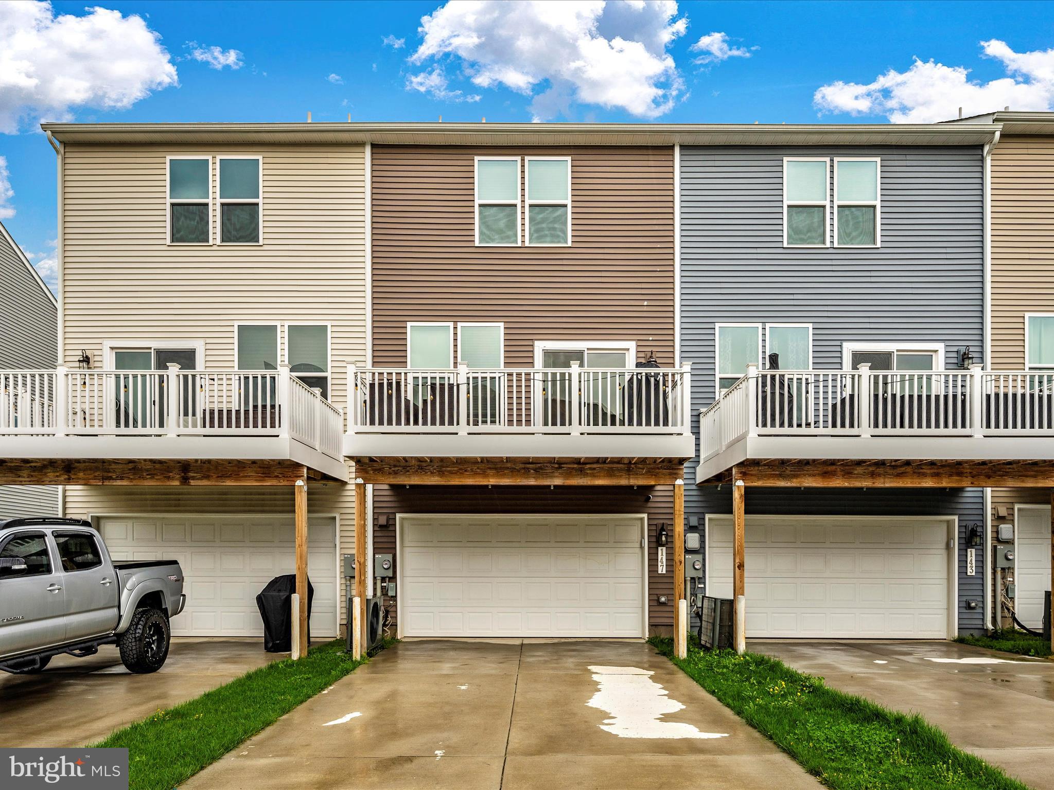 PRESIDENTS POINTE - Residential