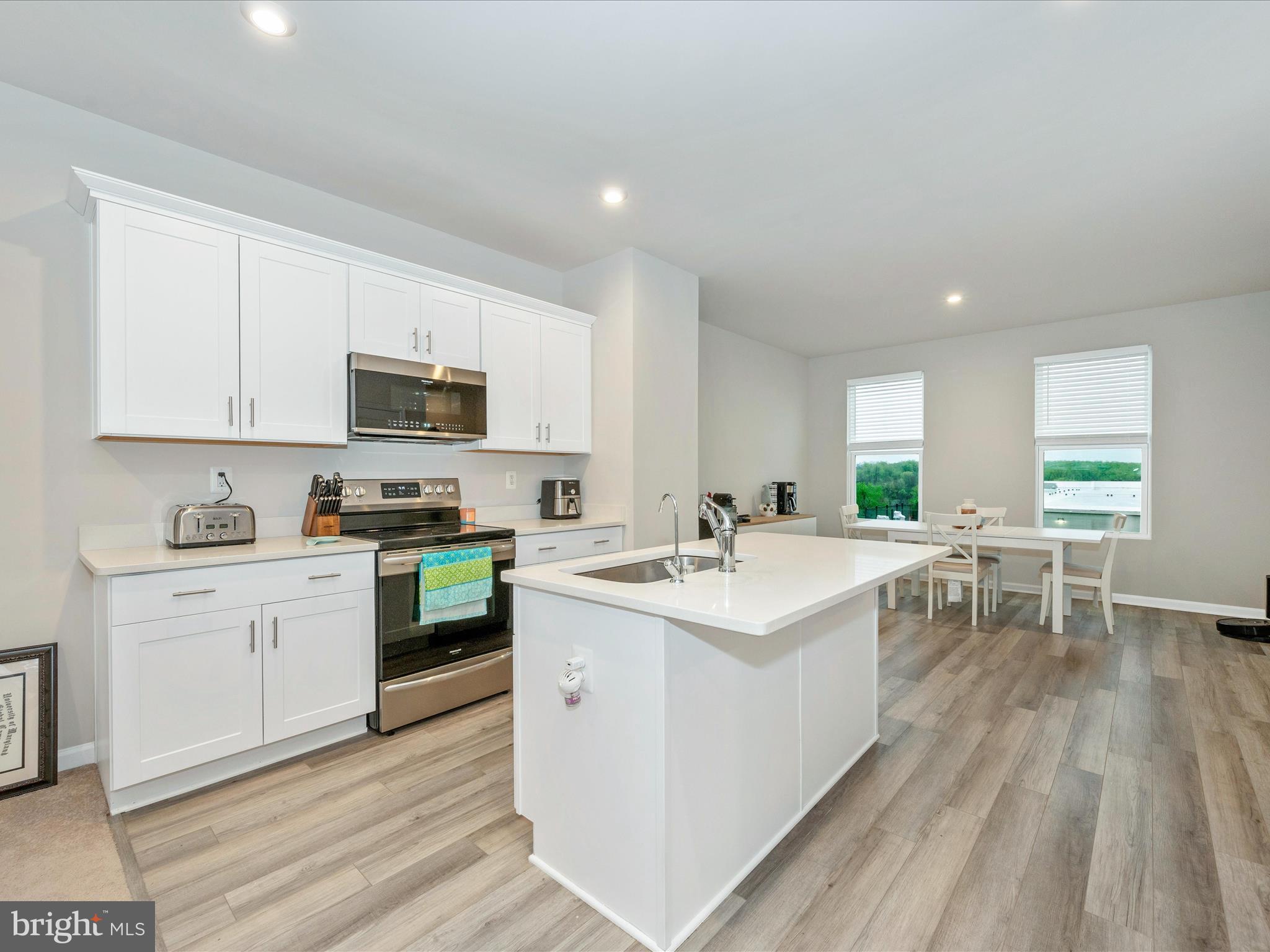 PRESIDENTS POINTE - Residential