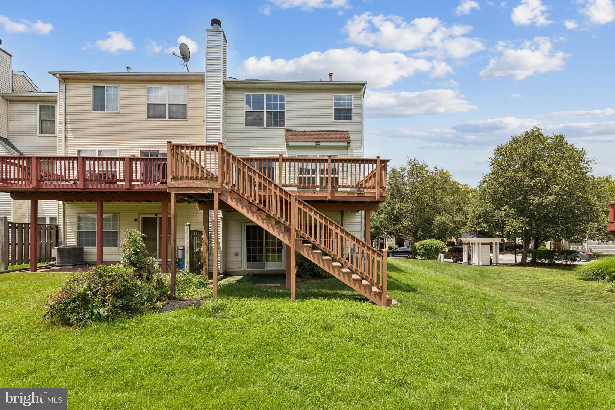 RUSSETT - Residential