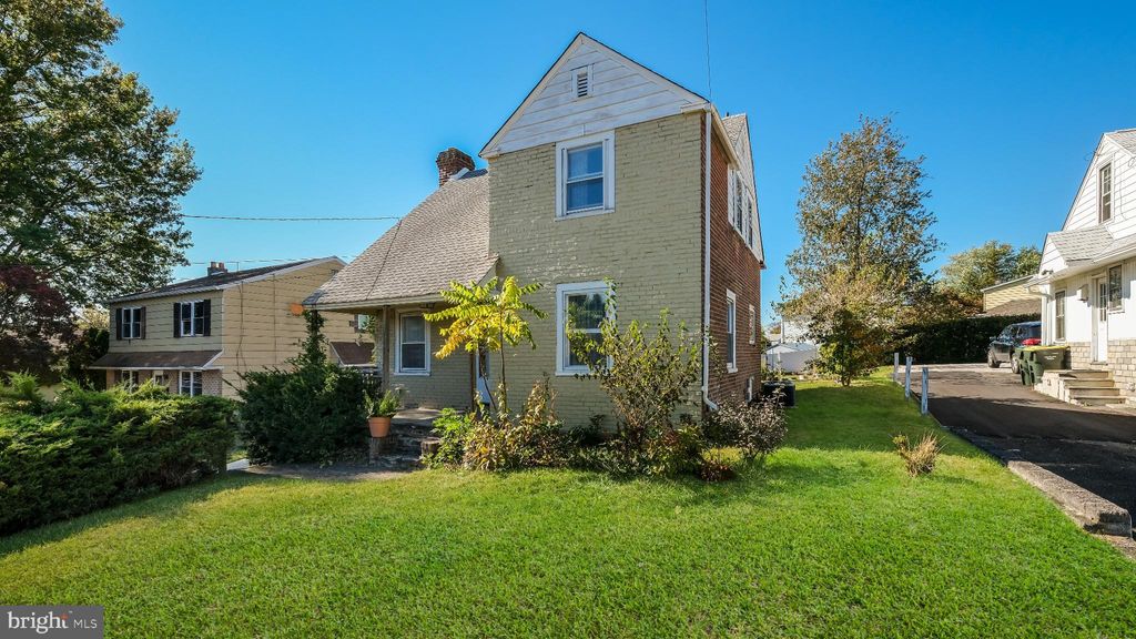 Photo of 712 N York Road, WILLOW GROVE, PA 19090 (MLS # PAMC2159428)