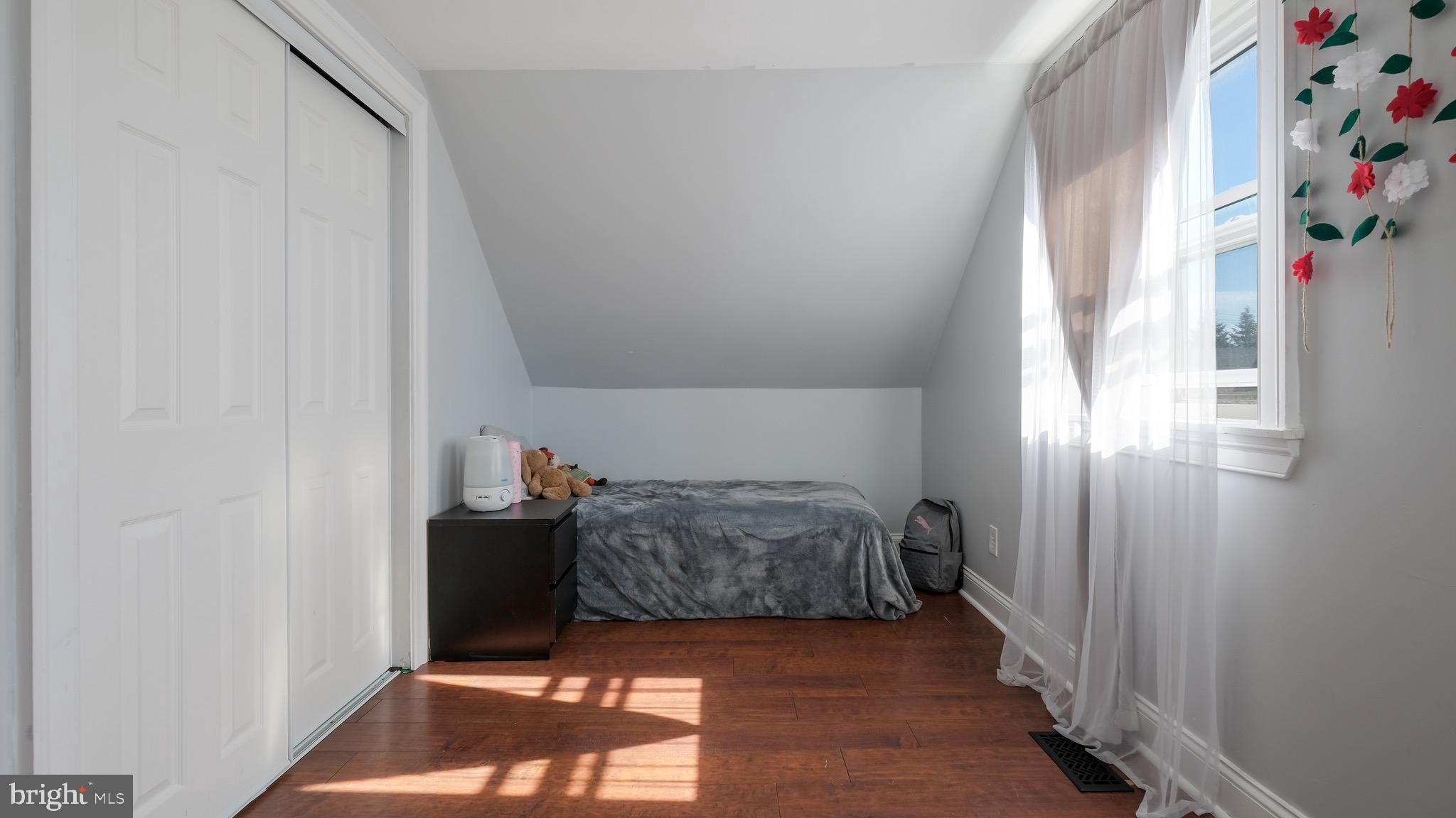 UPLAND VIL - Residential