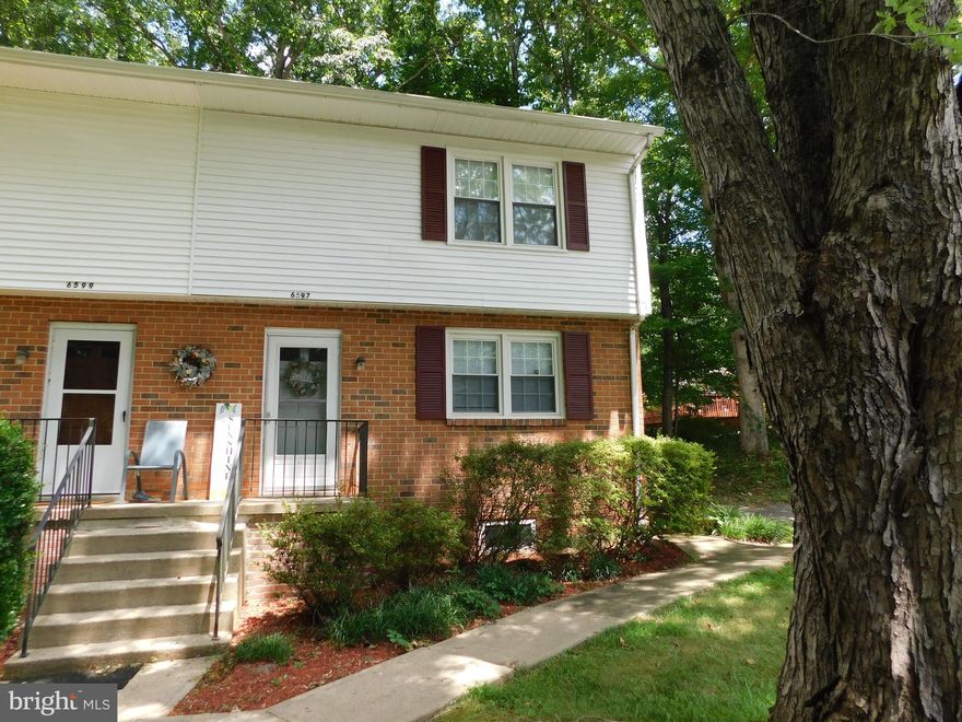 Brick-front duplex Town home now available! This well-maintained home offers 1,140 sq ft of comfortable living space with 2 bedrooms and 1.5 baths.
The main level features a spacious living room, half bath, and a full kitchen with a dining area that walks out to a full size deck—perfect for relaxing or entertaining. Neutral colors throughout create a bright, welcoming feel.   The upper level includes two generously sized bedrooms and a full bathroom. Parking included.
Prime location with easy access to Clifton, Northern Virginia, Manassas, and the VRE, plus plenty of shopping and conveniences nearby!