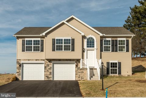 Photo of 2662 Victorian Drive #LOT 75, DOVER, PA 17315 (MLS # PAYK2101244)