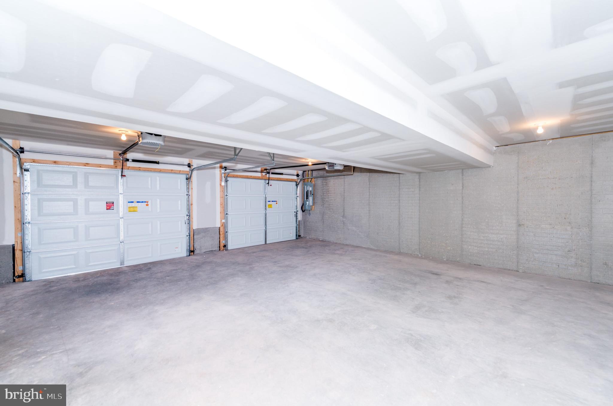 KINGS COURT AT BROWNSTONE - Residential