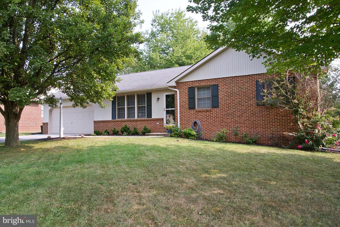 http://www.LancasterOpenHouses.com/Fantastic rancher in a great location! This 3 bedroom 2.5 bath home is move in ready. There is new flooring, an updated kitchen with stainless steel appliances and a very nice finished basement. There is also an economical gas heater with central air and a two car garage. Just move right in!