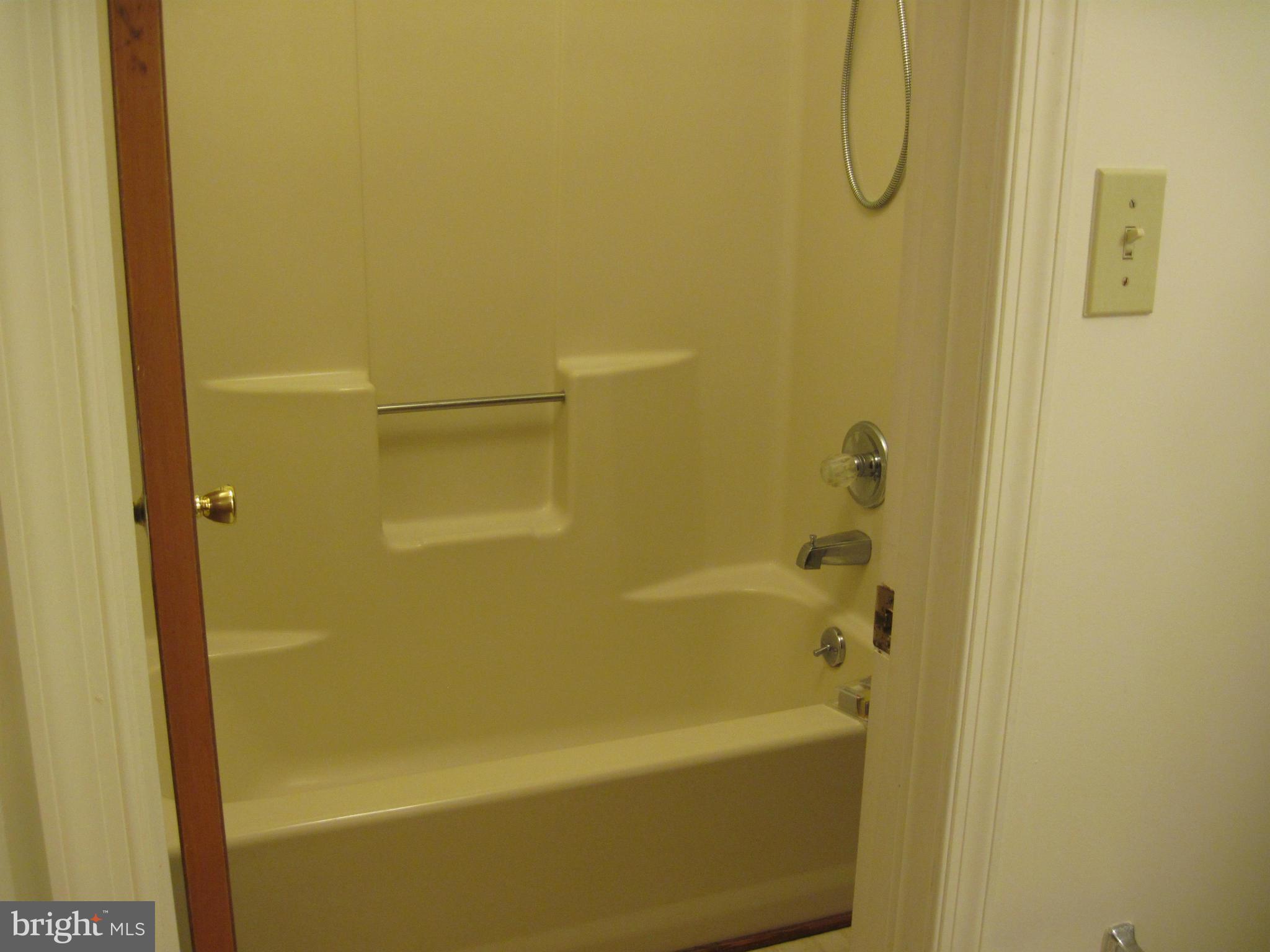 GREENVIEW WEST - Residential Lease