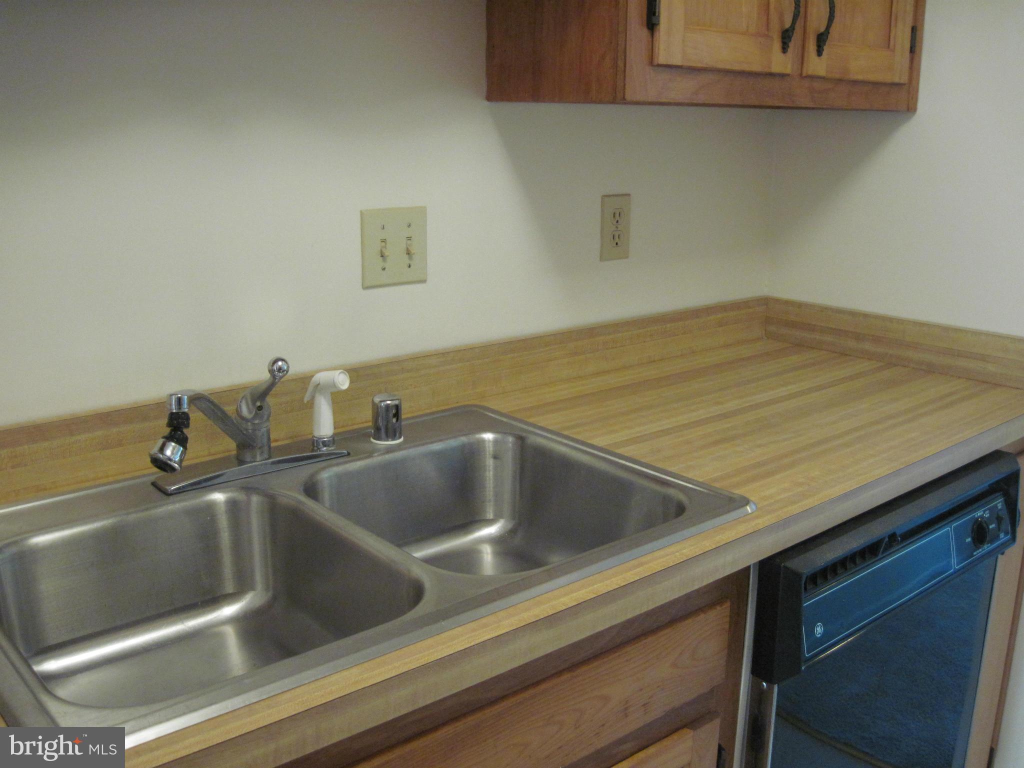 GREENVIEW WEST - Residential Lease