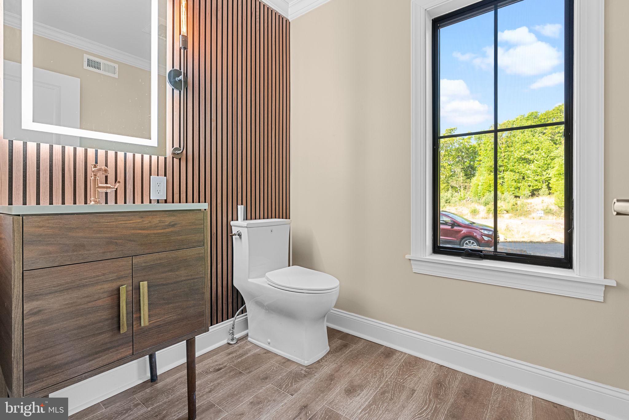 BIG BOULDER LAKE - Residential