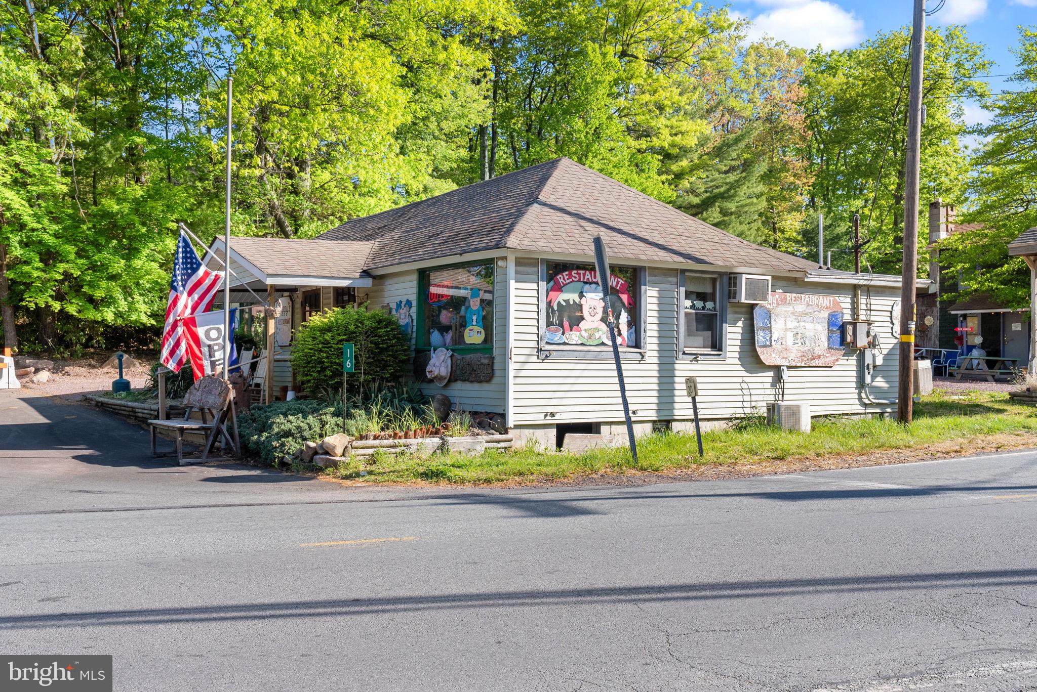 BIG BOULDER LAKE - Residential