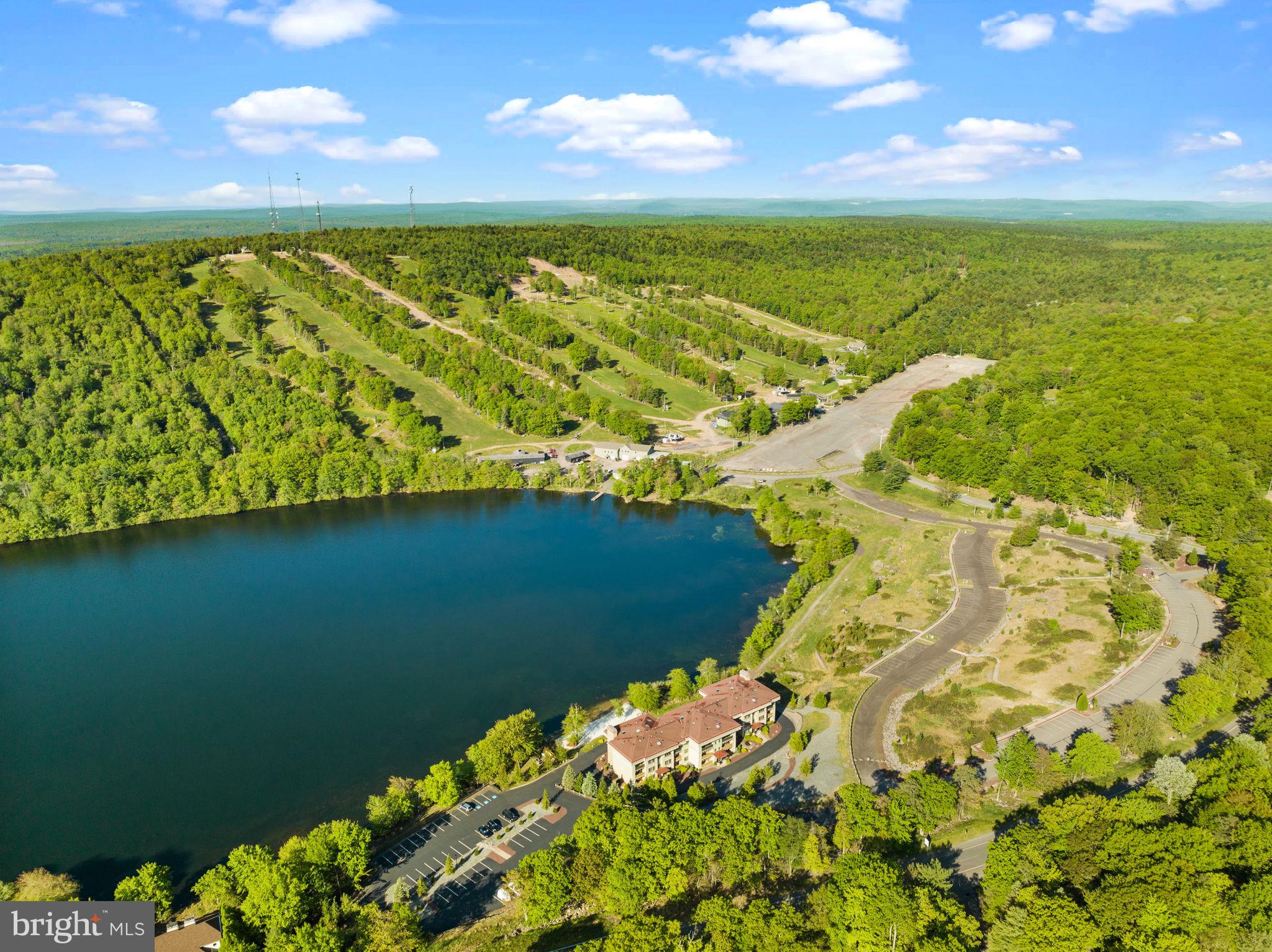 BIG BOULDER LAKE - Residential