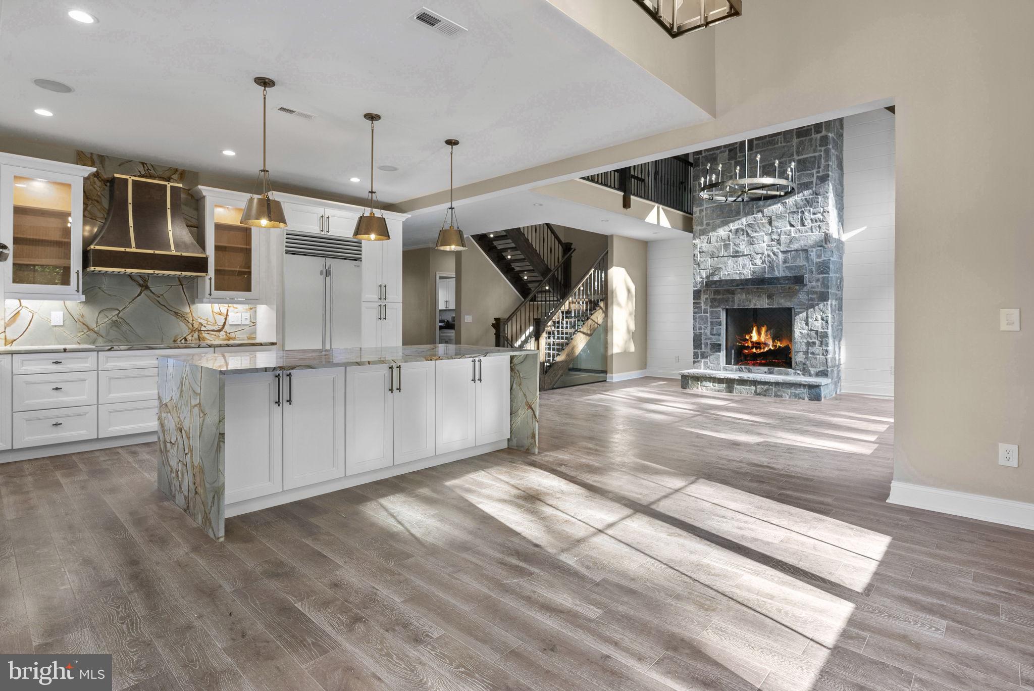 BIG BOULDER LAKE - Residential