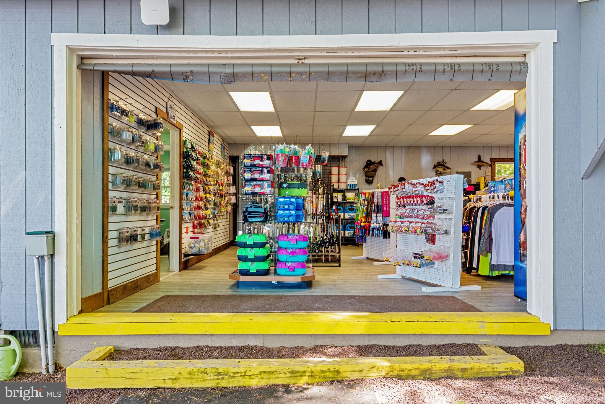 BIG BOULDER LAKE - Residential