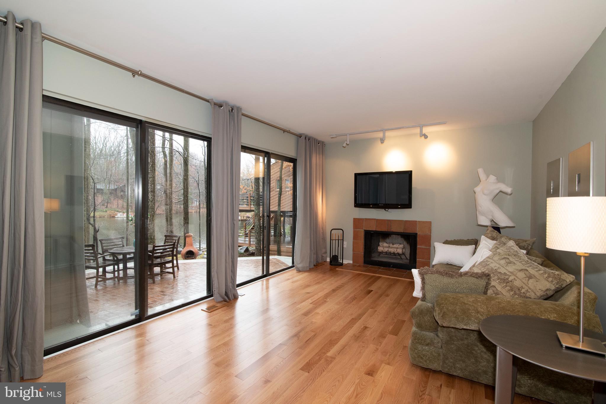 RESTON - Residential