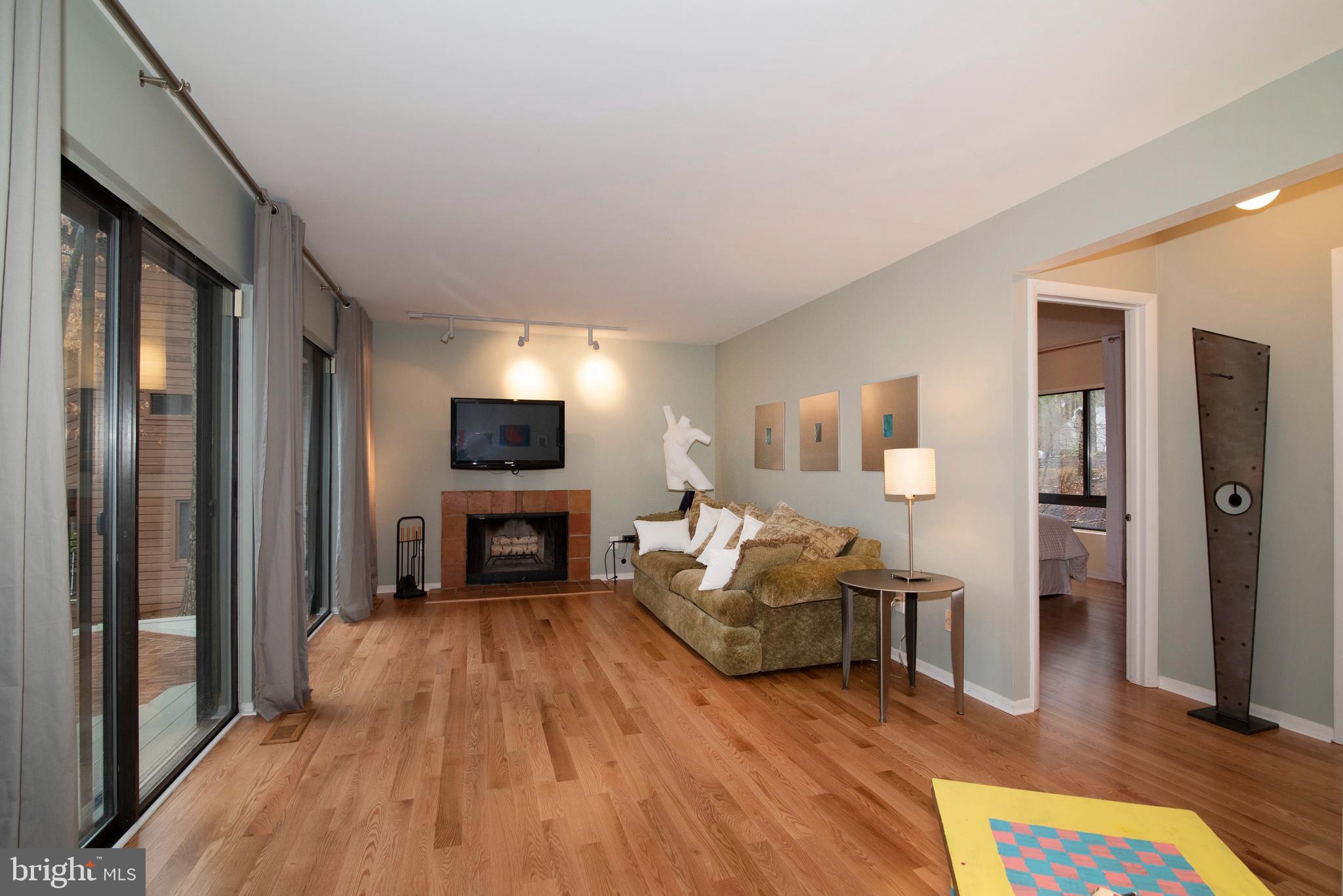 RESTON - Residential