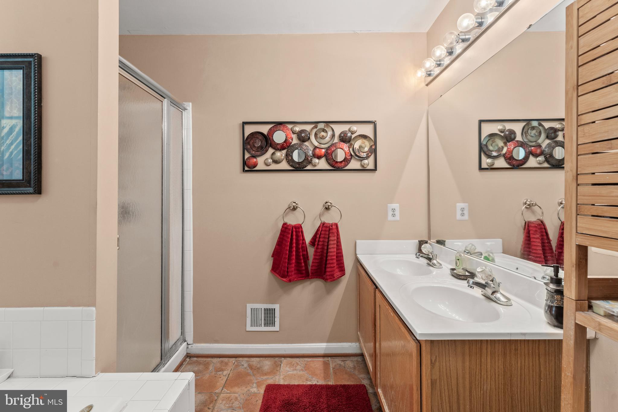 CHELTENHAM KNOLLS - Residential