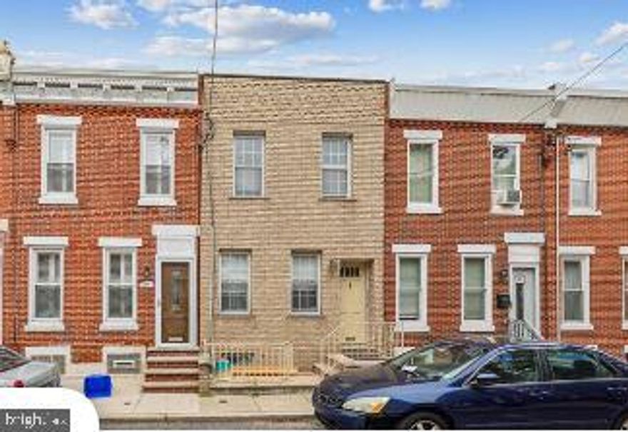 Beautiful & comfortable modern home in Whitman. Open & spacious living space. Features C/A, Deck & Finished Basement. East to show!