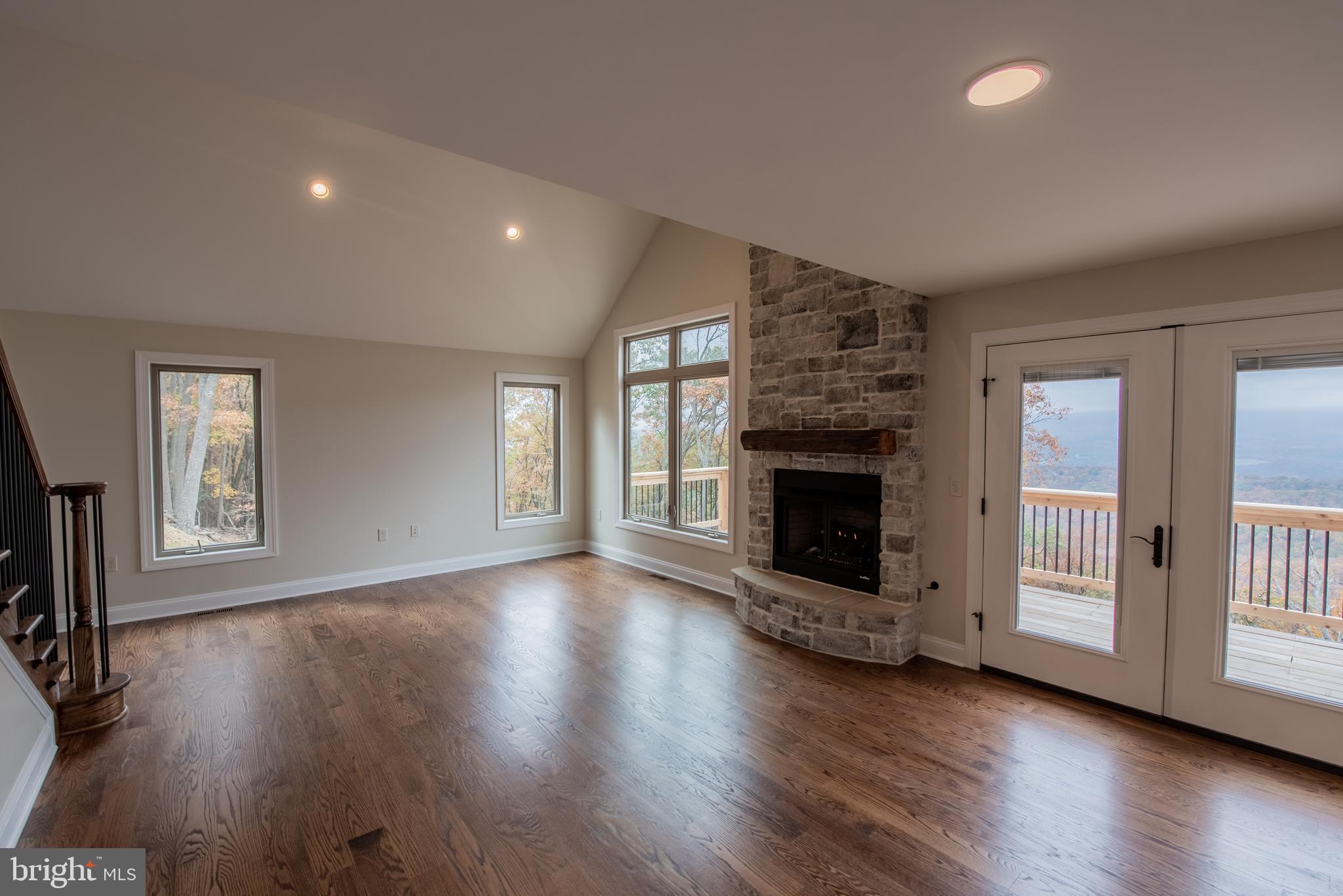 ROUND TOP ESTATES - Residential