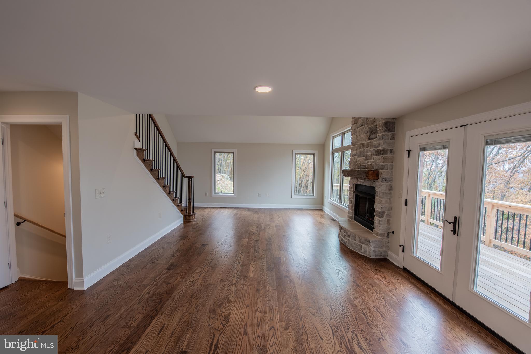 ROUND TOP ESTATES - Residential