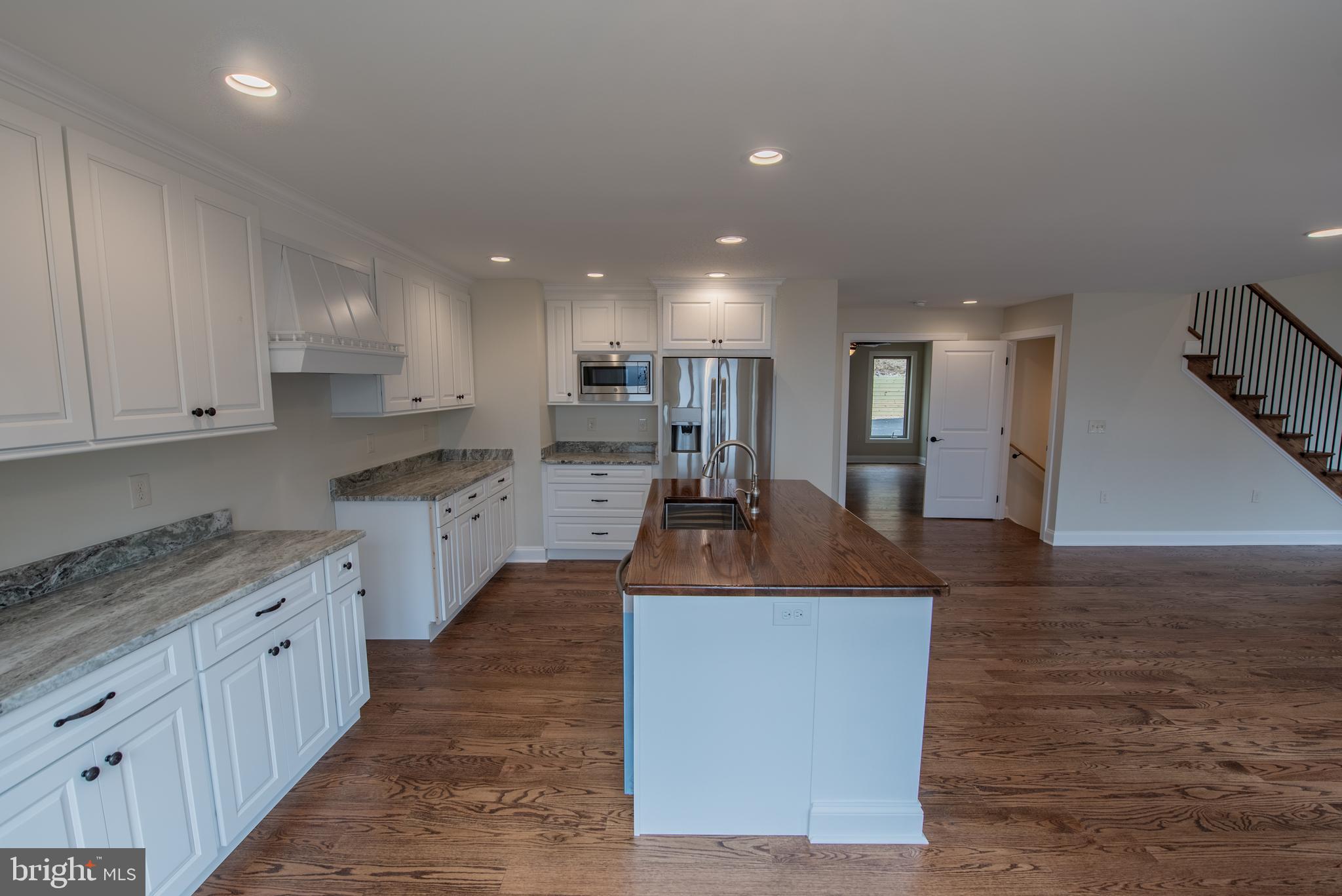 ROUND TOP ESTATES - Residential