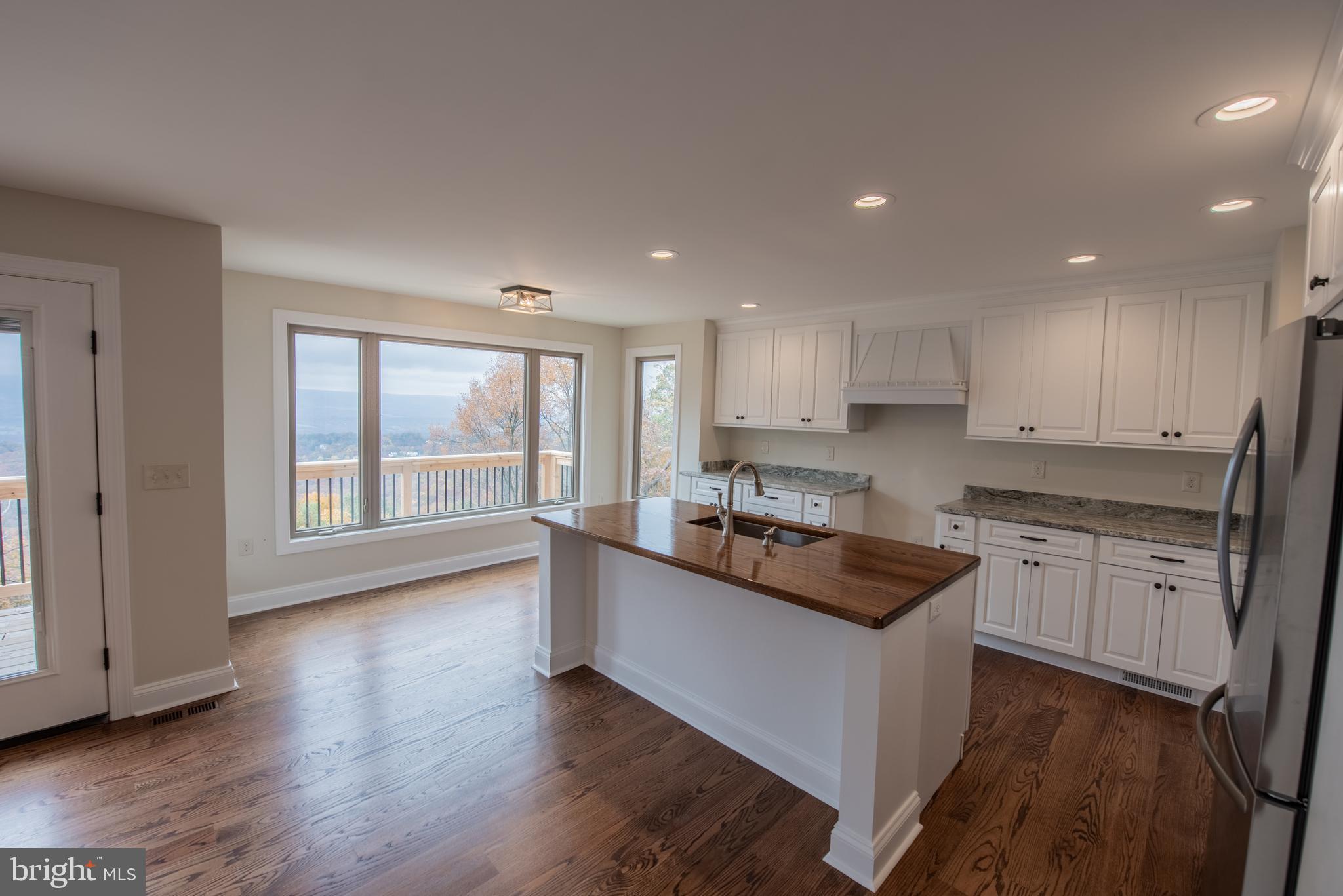 ROUND TOP ESTATES - Residential