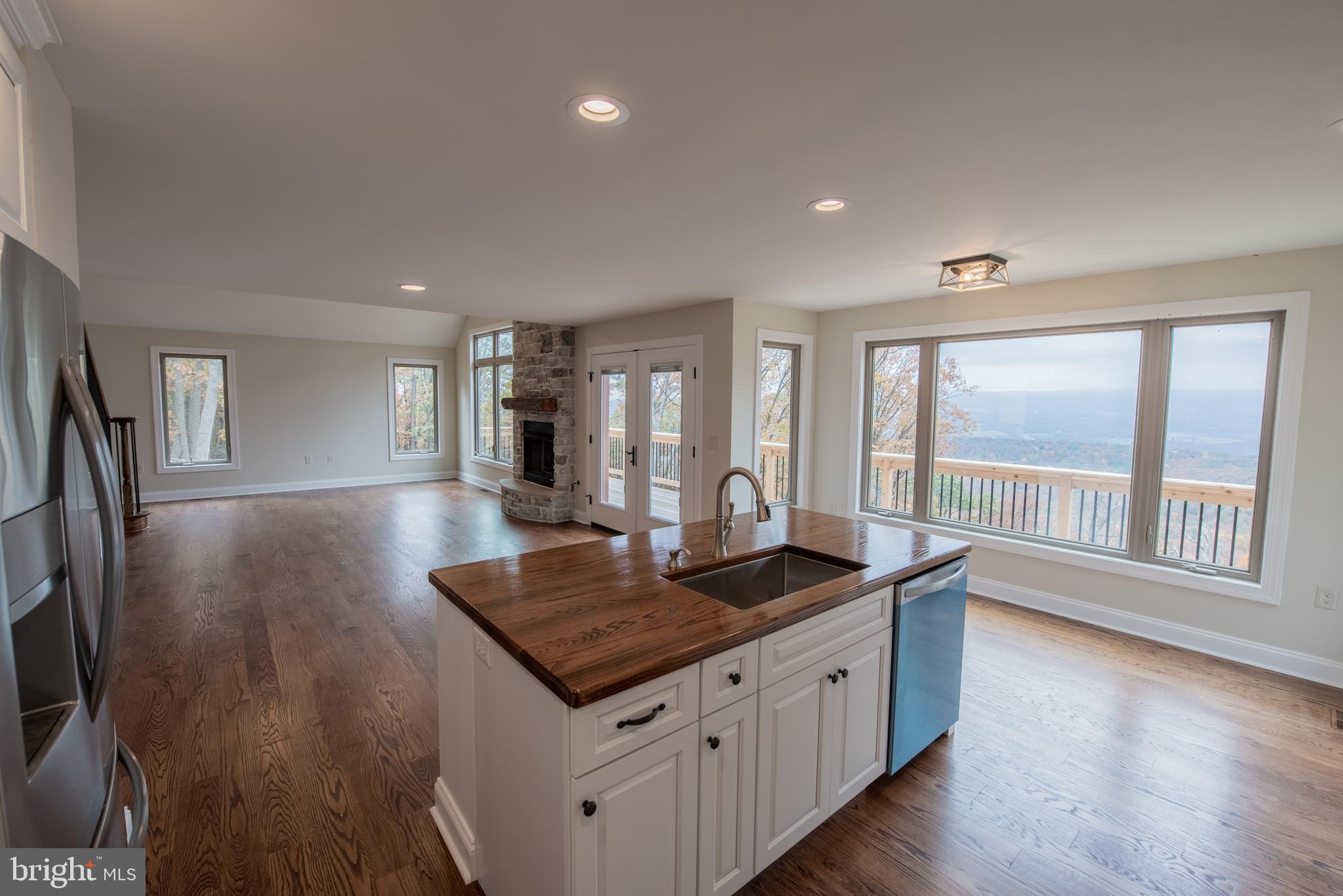 ROUND TOP ESTATES - Residential