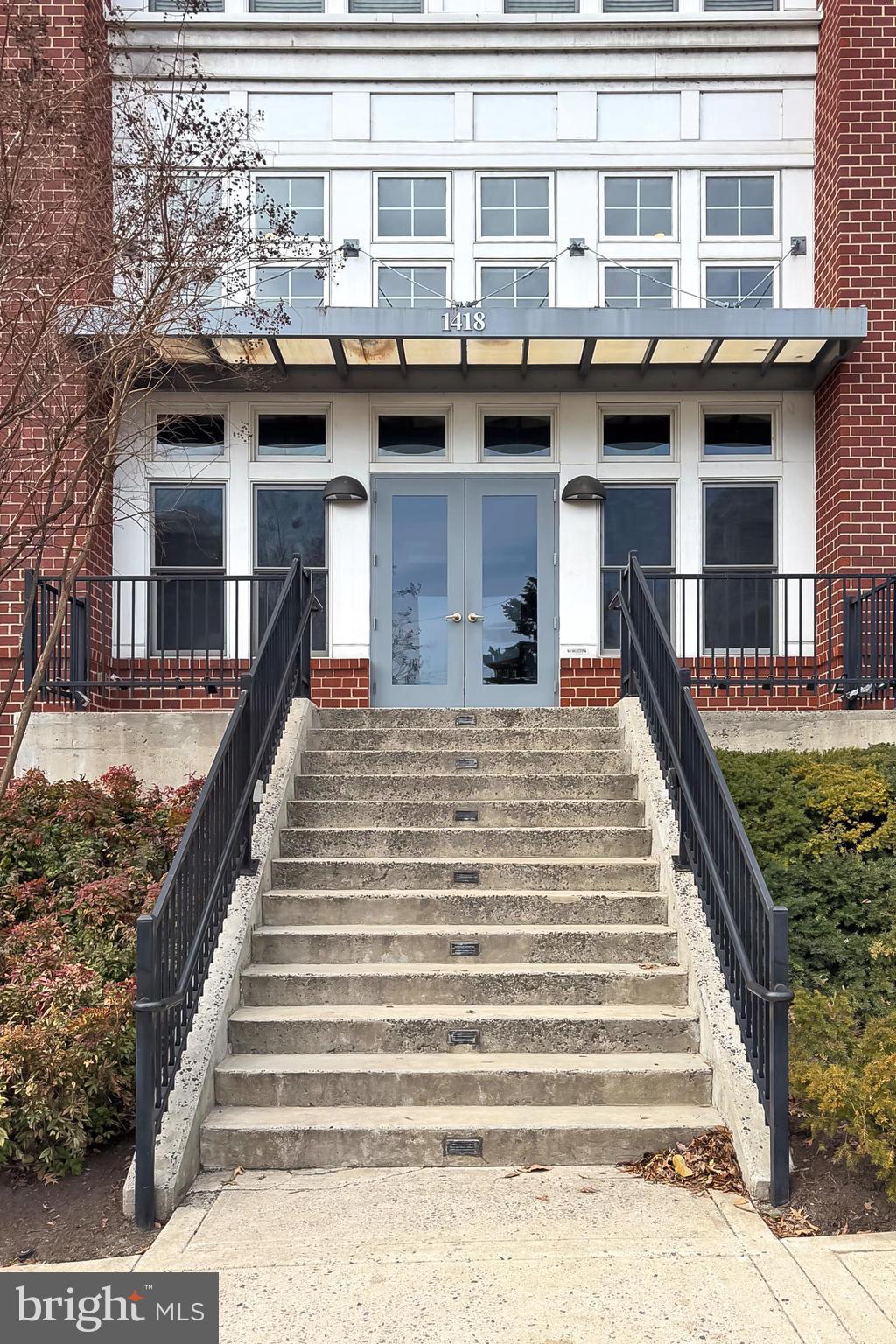 1418 N RHODES STREET B118