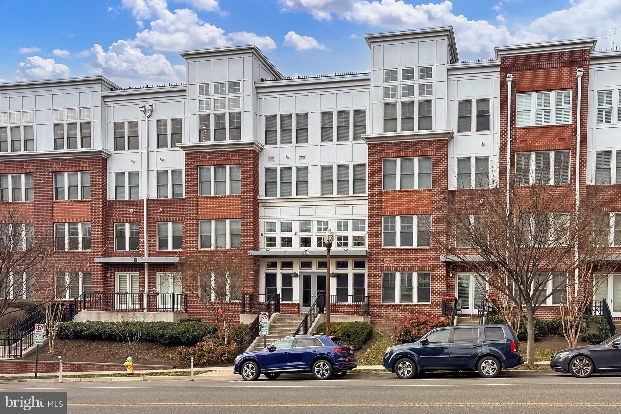 1418 N RHODES STREET B118