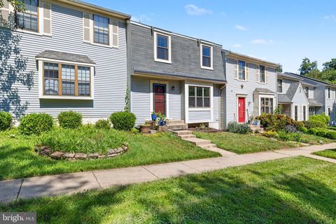 Photo of 27 Aldridge Court, STERLING, VA 20165 (MLS # VALO2126756)