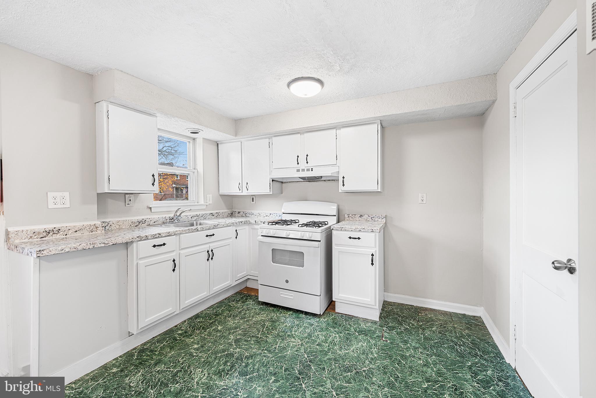 LEEDOM ESTS - Residential