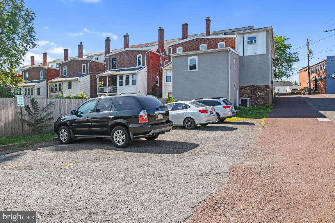 10 HILLSIDE AVENUE