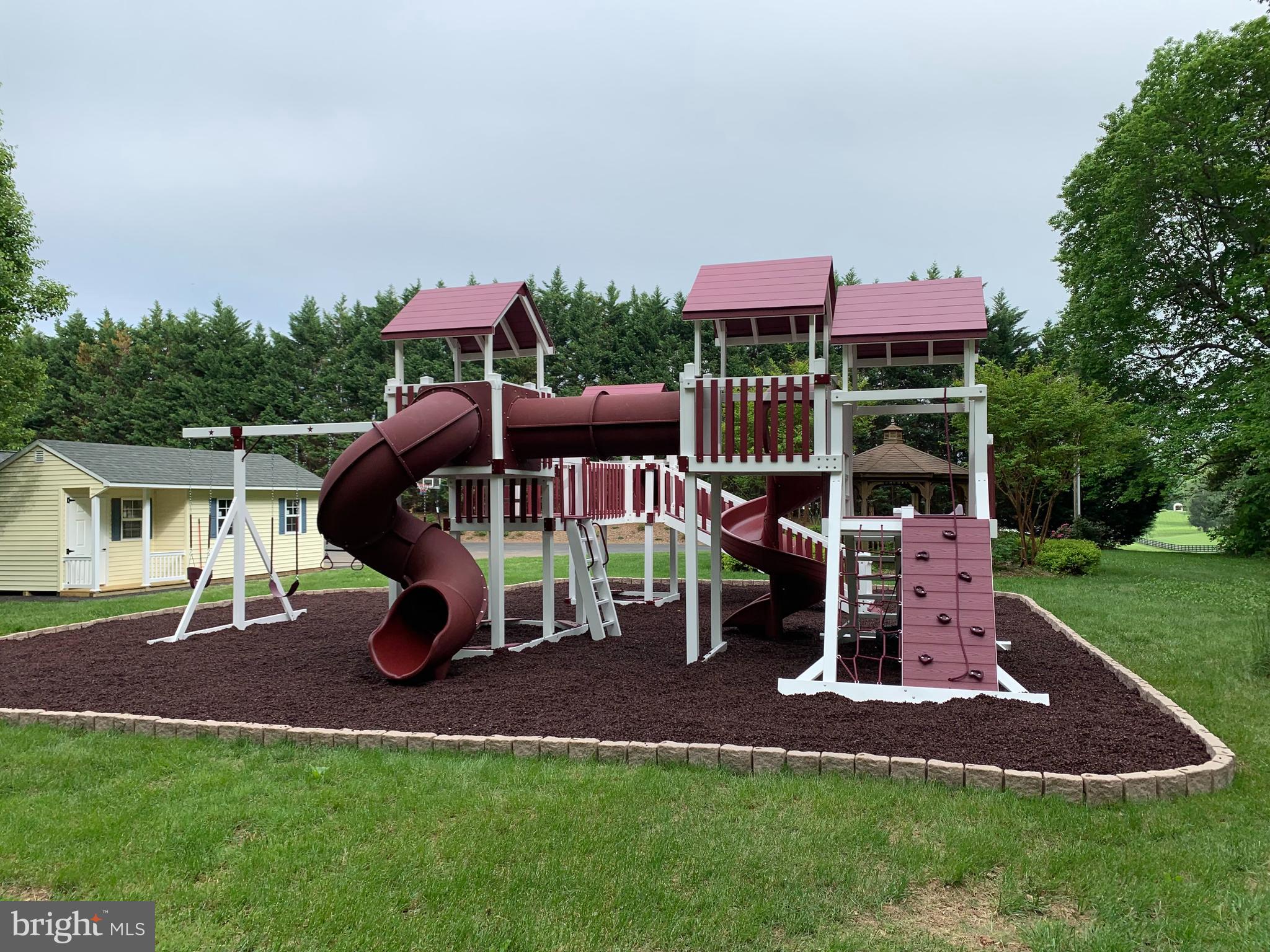 MAPLE HILL'S AFFLUENT - Residential