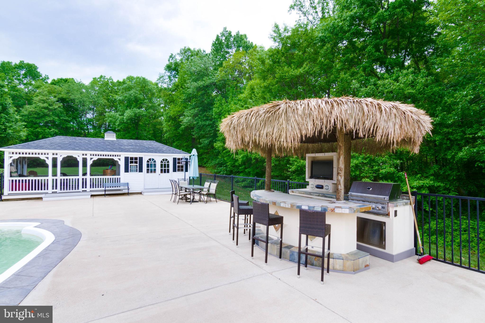 MAPLE HILL'S AFFLUENT - Residential