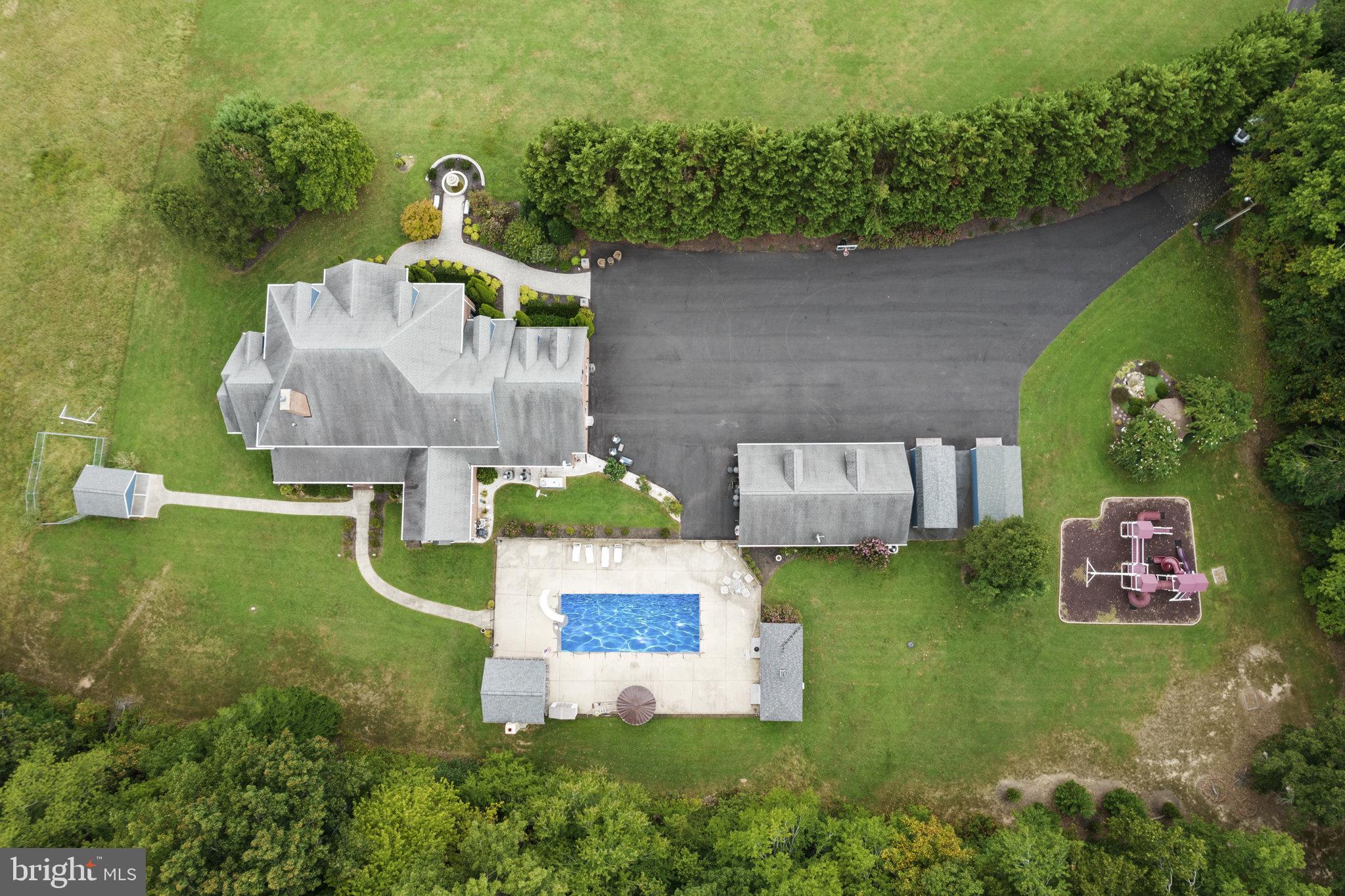 MAPLE HILL'S AFFLUENT - Residential