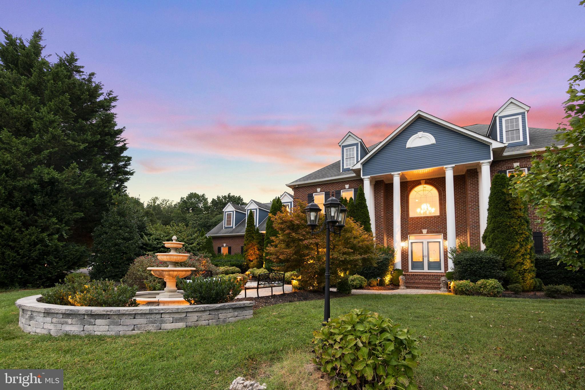 MAPLE HILL'S AFFLUENT - Residential