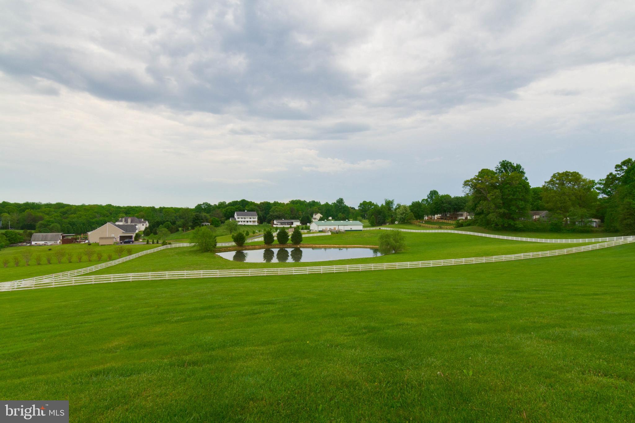 MAPLE HILL'S AFFLUENT - Residential