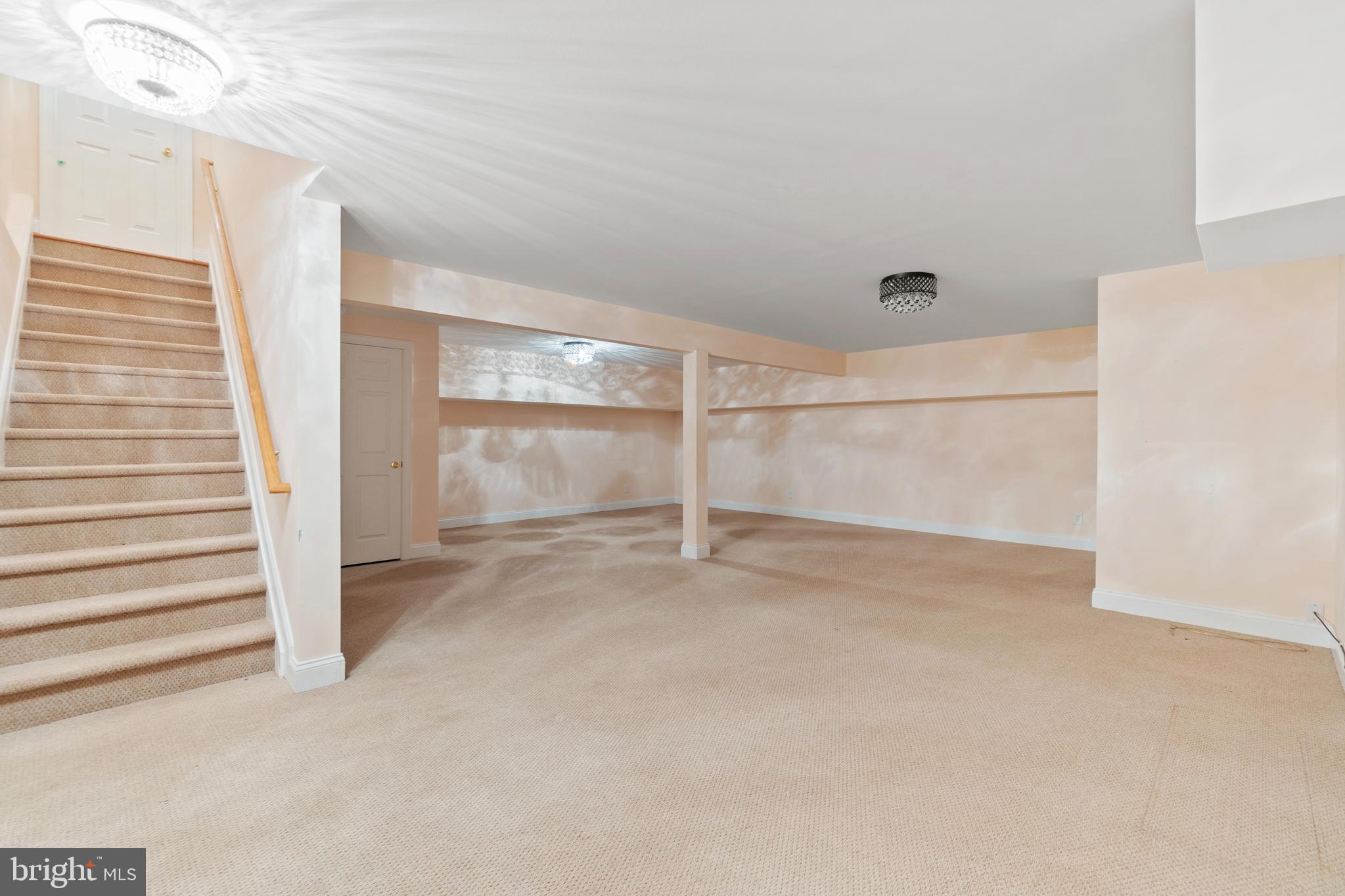 MAPLE HILL'S AFFLUENT - Residential