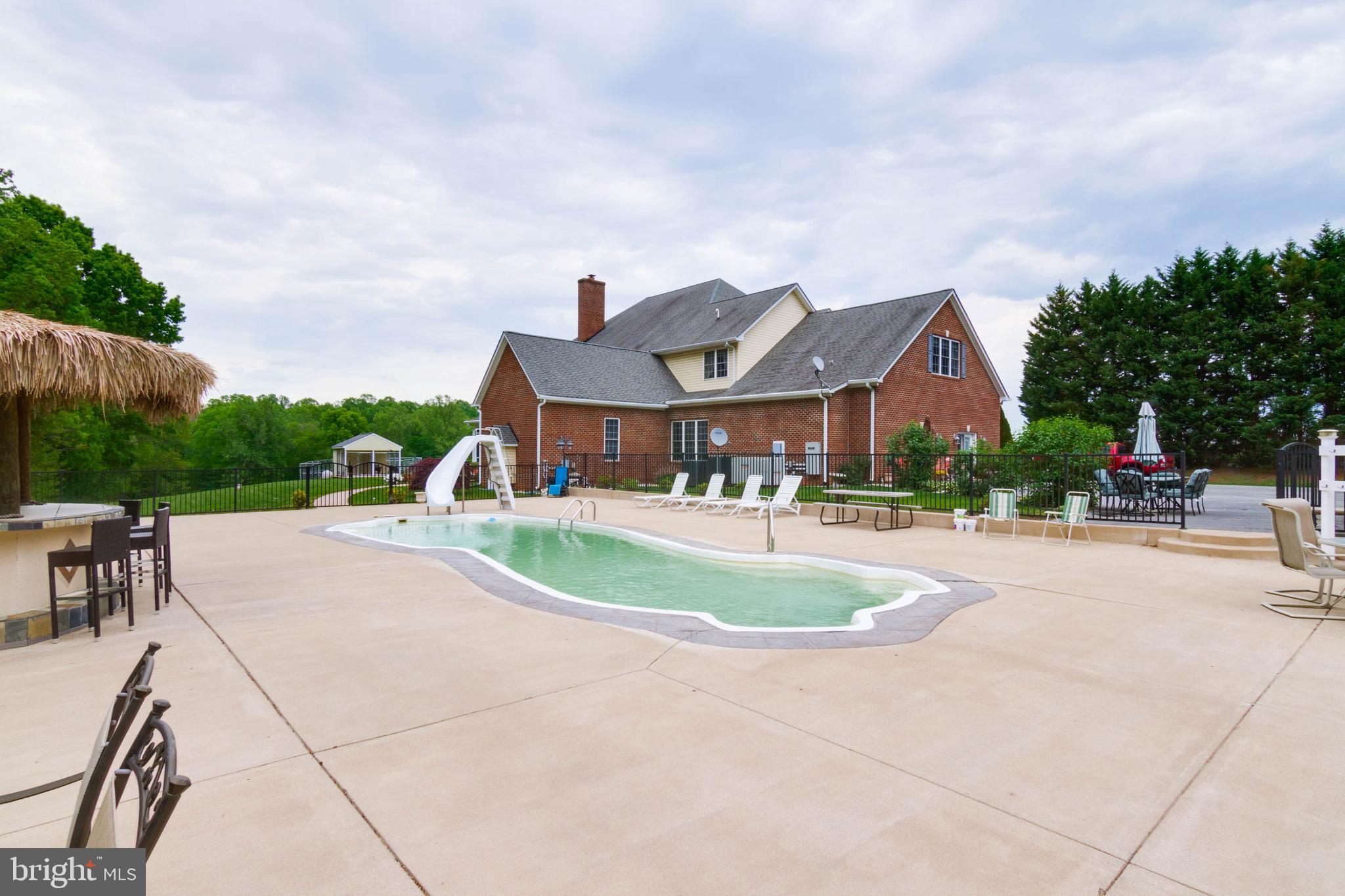 MAPLE HILL'S AFFLUENT - Residential