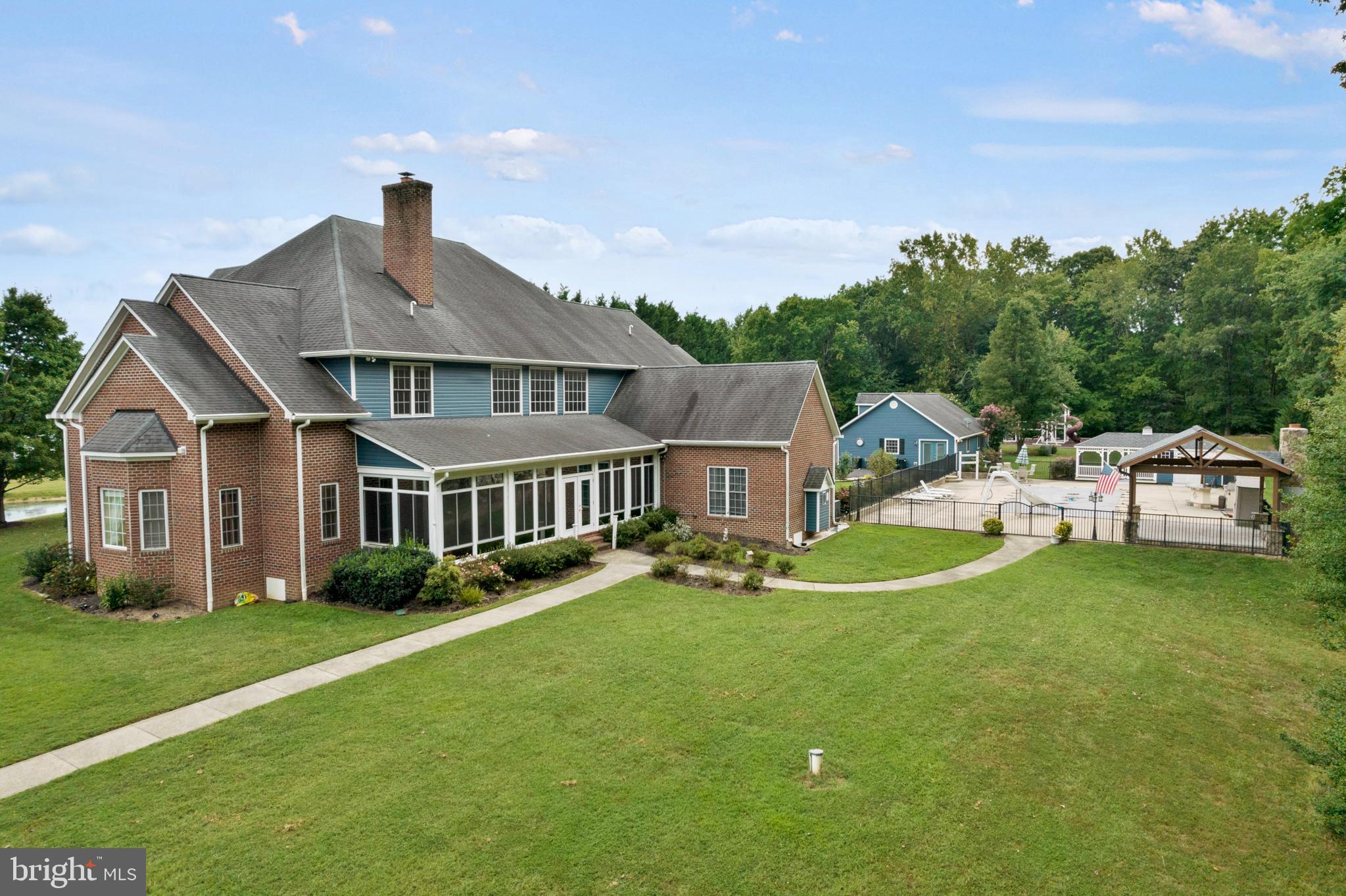 MAPLE HILL'S AFFLUENT - Residential